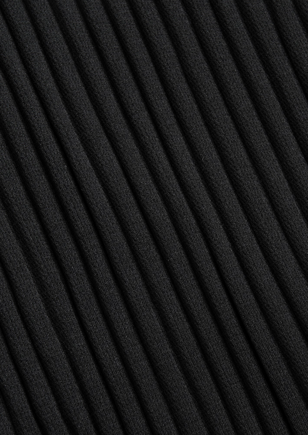 The Estate Black Pleated Summer Set